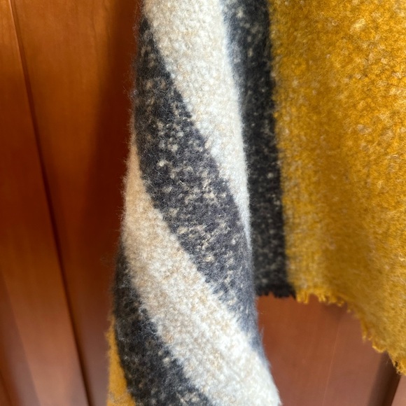 Soft Gorgeous Cashmere Wrap - Picture 3 of 11